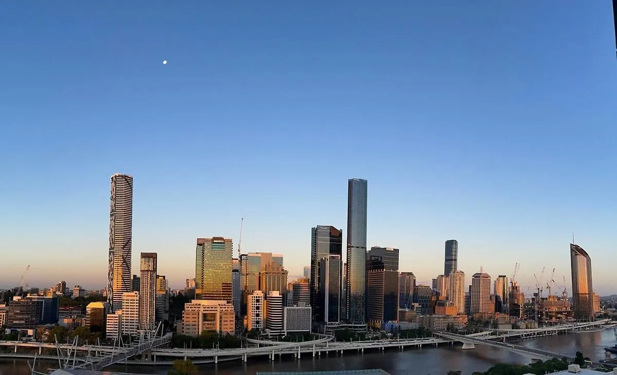 Luxury Breathtaking City View Apartment Ensuite & Parking