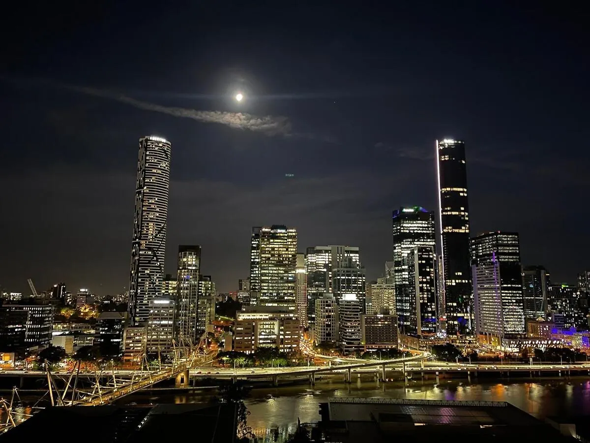 Luxury Breathtaking City View Apartment Ensuite & Parking  Brisbane