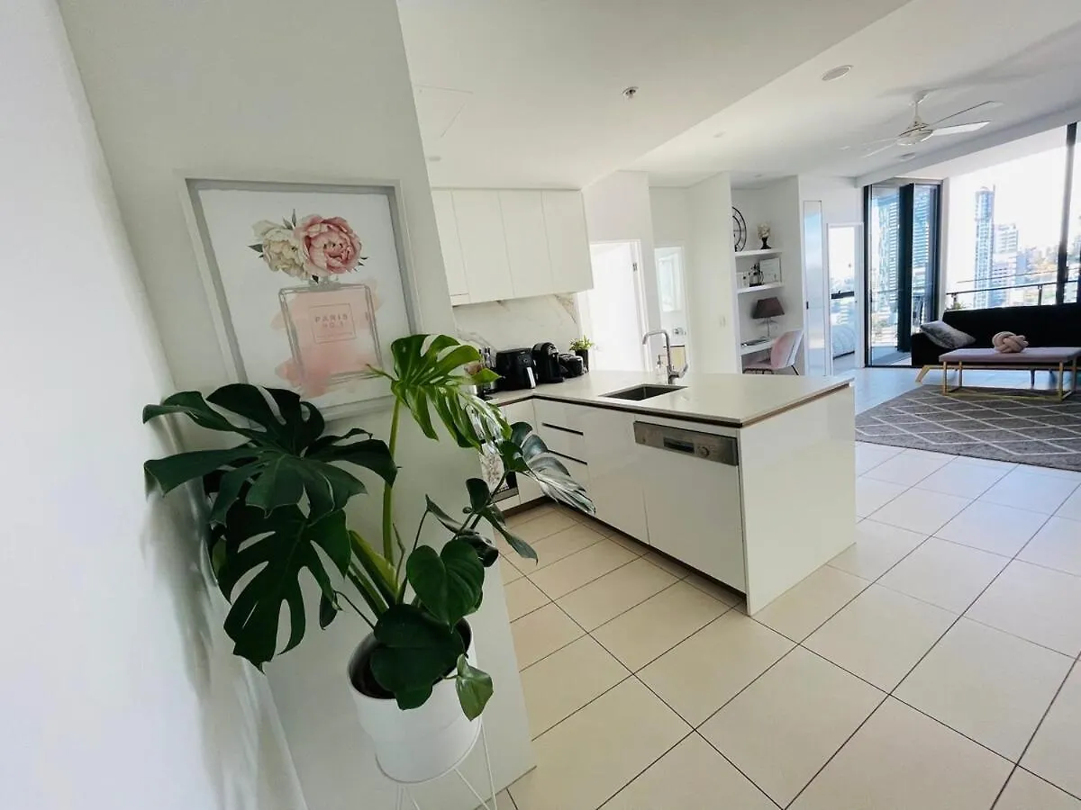 Luxury Breathtaking City View Apartment Ensuite & Parking