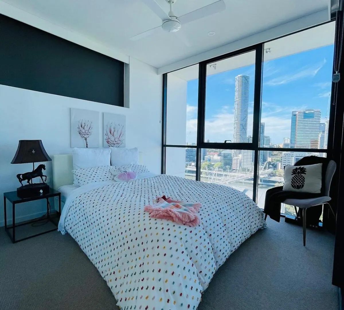 Luxury Breathtaking City View Apartment Ensuite & Parking  Brisbane