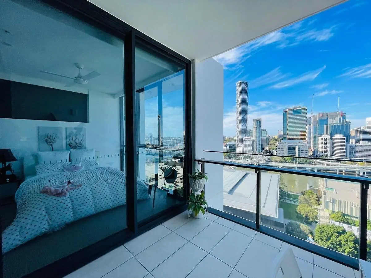 Luxury Breathtaking City View Apartment Ensuite & Parking Australia