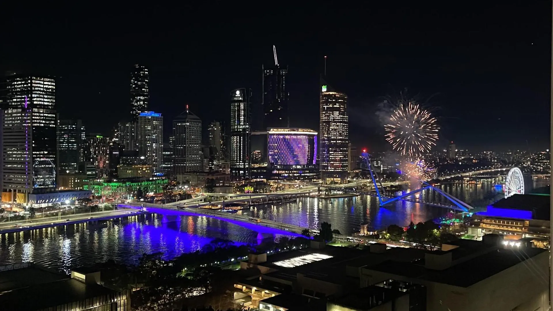 Luxury Breathtaking City View Apartment Ensuite & Parking Australia