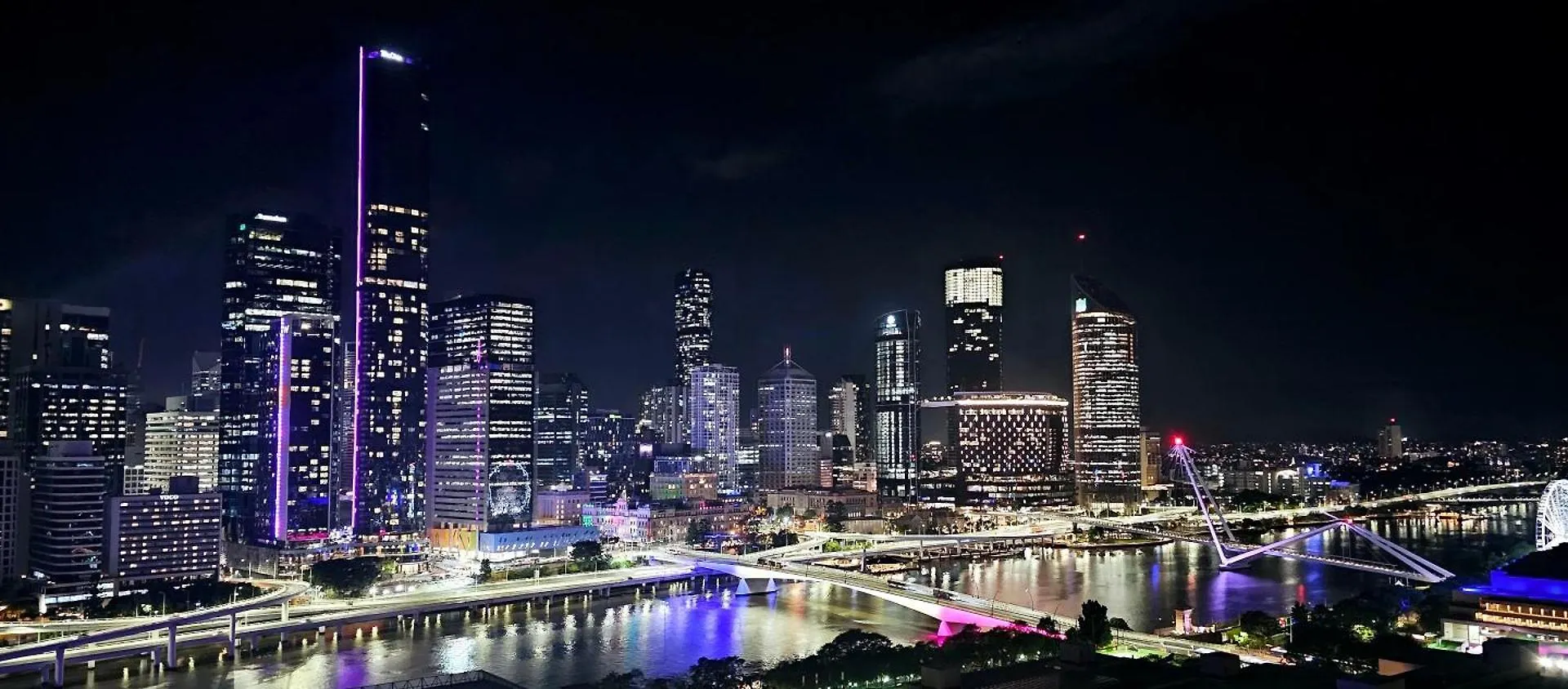 Luxury Breathtaking City View Apartment Ensuite & Parking